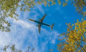 What is the aviation industry doing to de-carbonise?